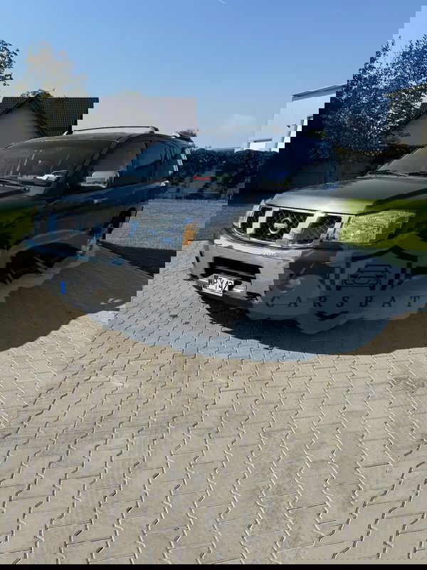 Nissan Armada 2004