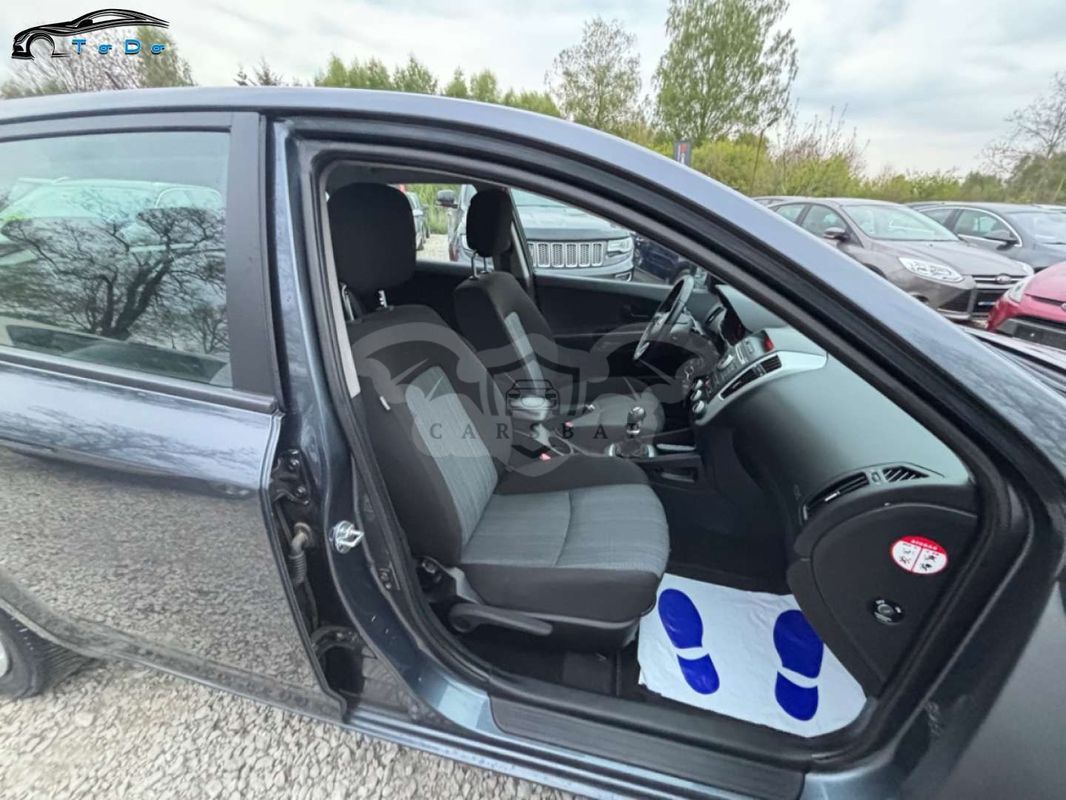 Kia Ceed I Cee'd 1.4 Comfort + 2011