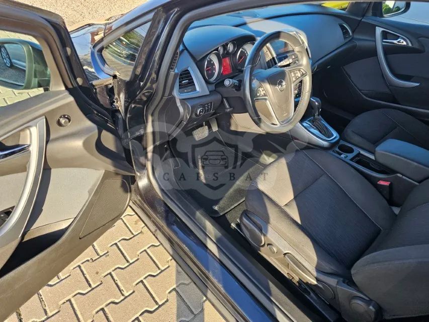 Opel Astra J GTC 1.4 Turbo Automatik 2012
