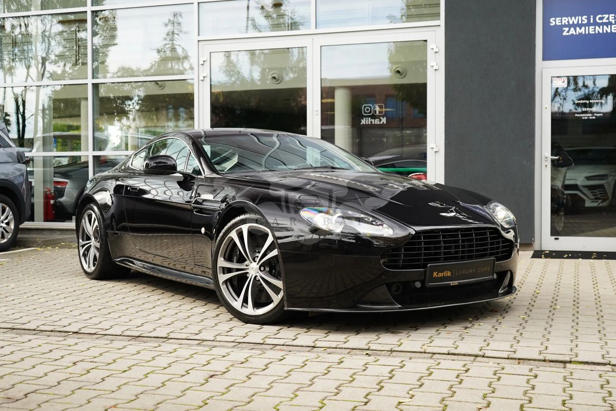 Aston Martin Vantage Standard 2011