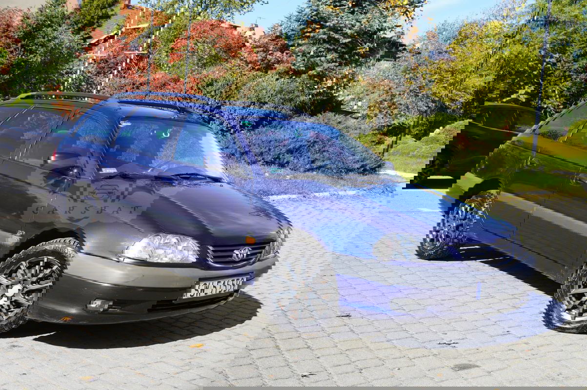 Toyota Avensis I 2.0 VVT-i Sol 2001
