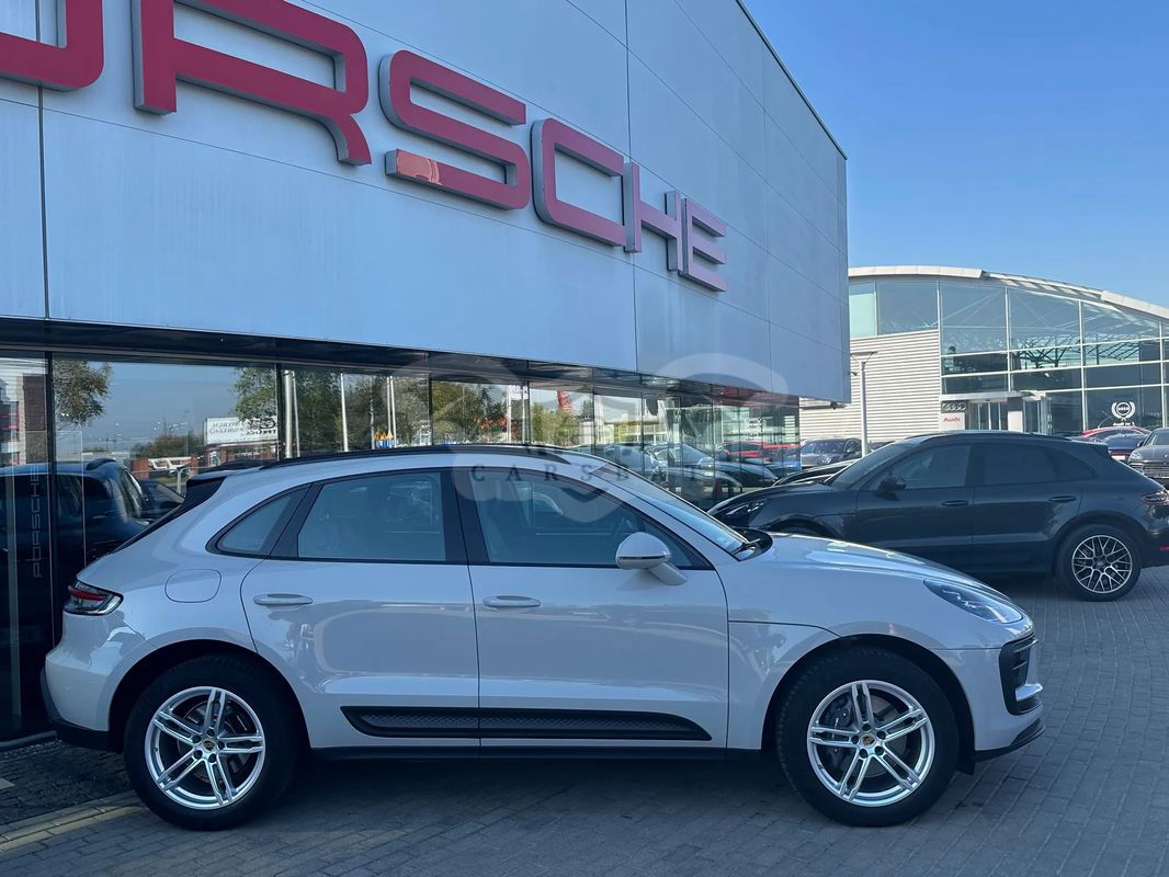 Porsche Macan Standard 2021