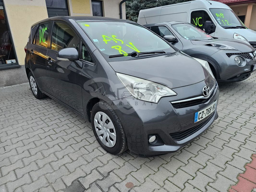 Toyota Verso-S 1.33 Premium 2013