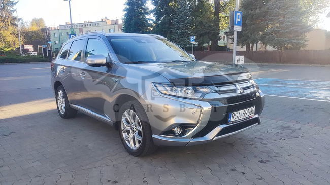 Mitsubishi Outlander III PHEV Instyle NAVI 2018