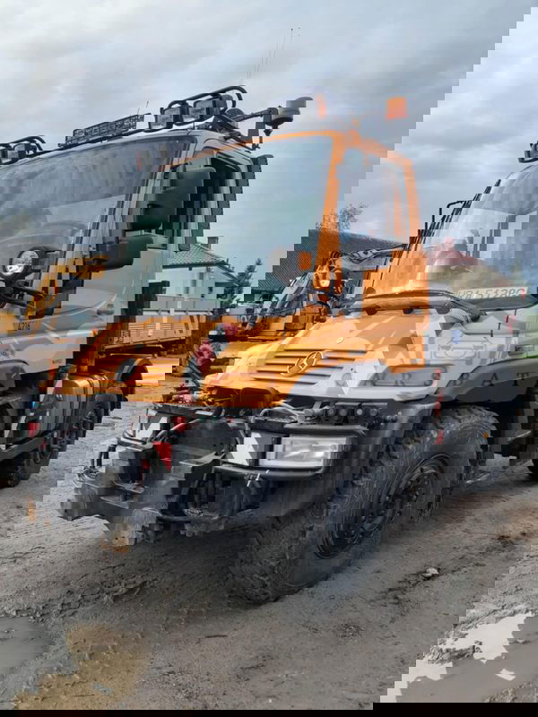Mercedes-Benz Unimog 2011