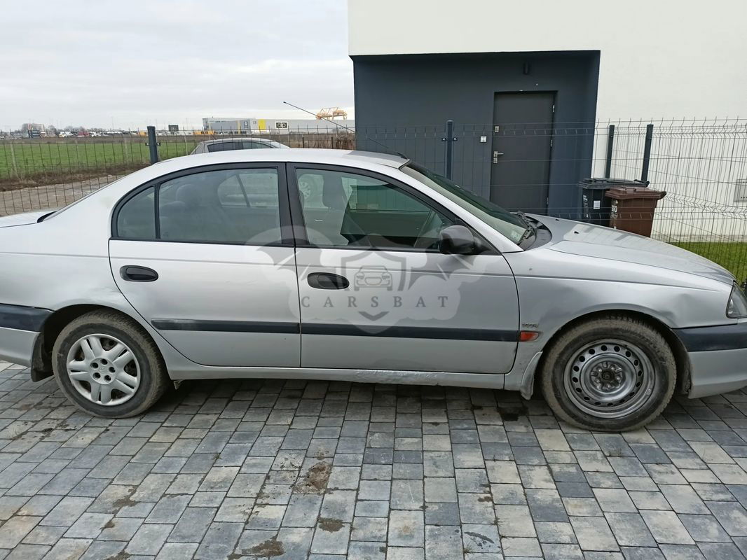 Toyota Avensis I 2001