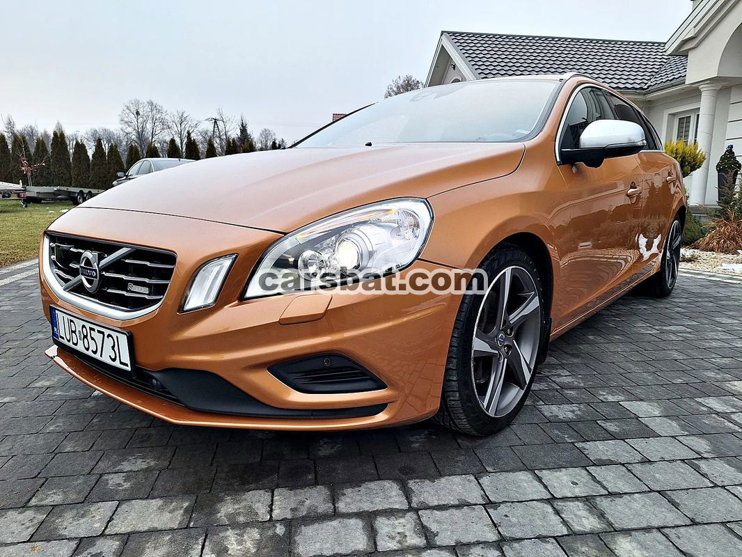 Volvo V60 I T6 AWD R-Design Momentum 2012