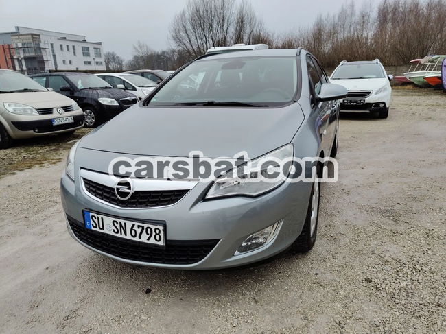 Opel Astra J 2011