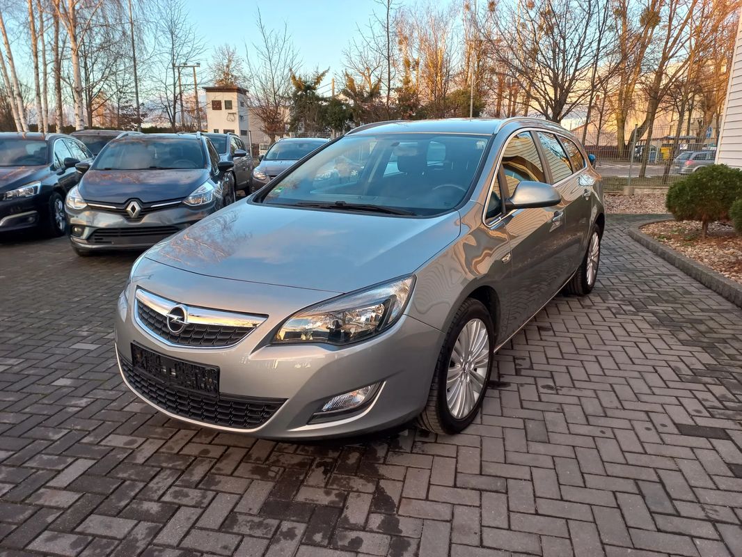 Opel Astra J 1.4 Turbo Cosmo 2011