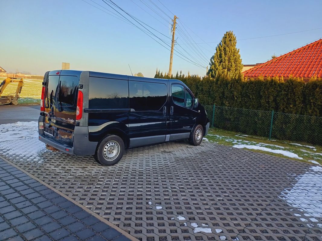 Renault Trafic II 2.0 dCi 115 FAP Passenger Black Edition 2010