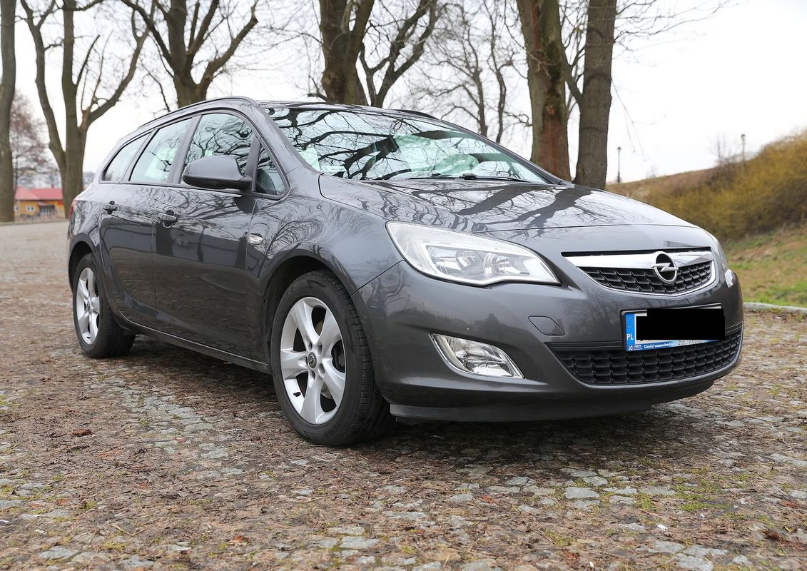 Opel Astra J 1.7 CDTI DPF Sports Tourer Edition 2011