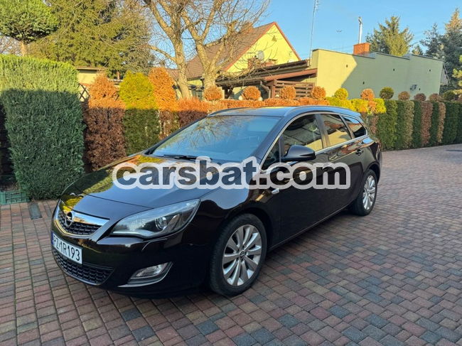 Opel Astra J 2011