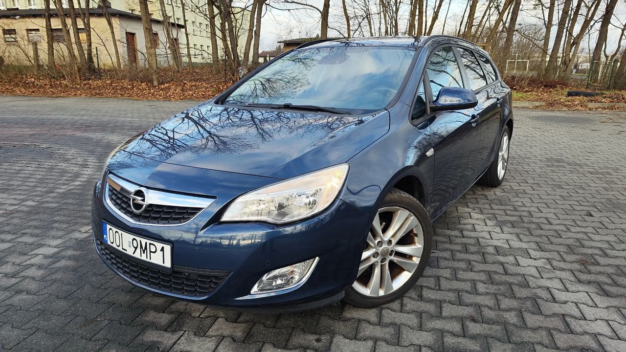 Opel Astra J 1.4 ECOFLEX Innovation 2011