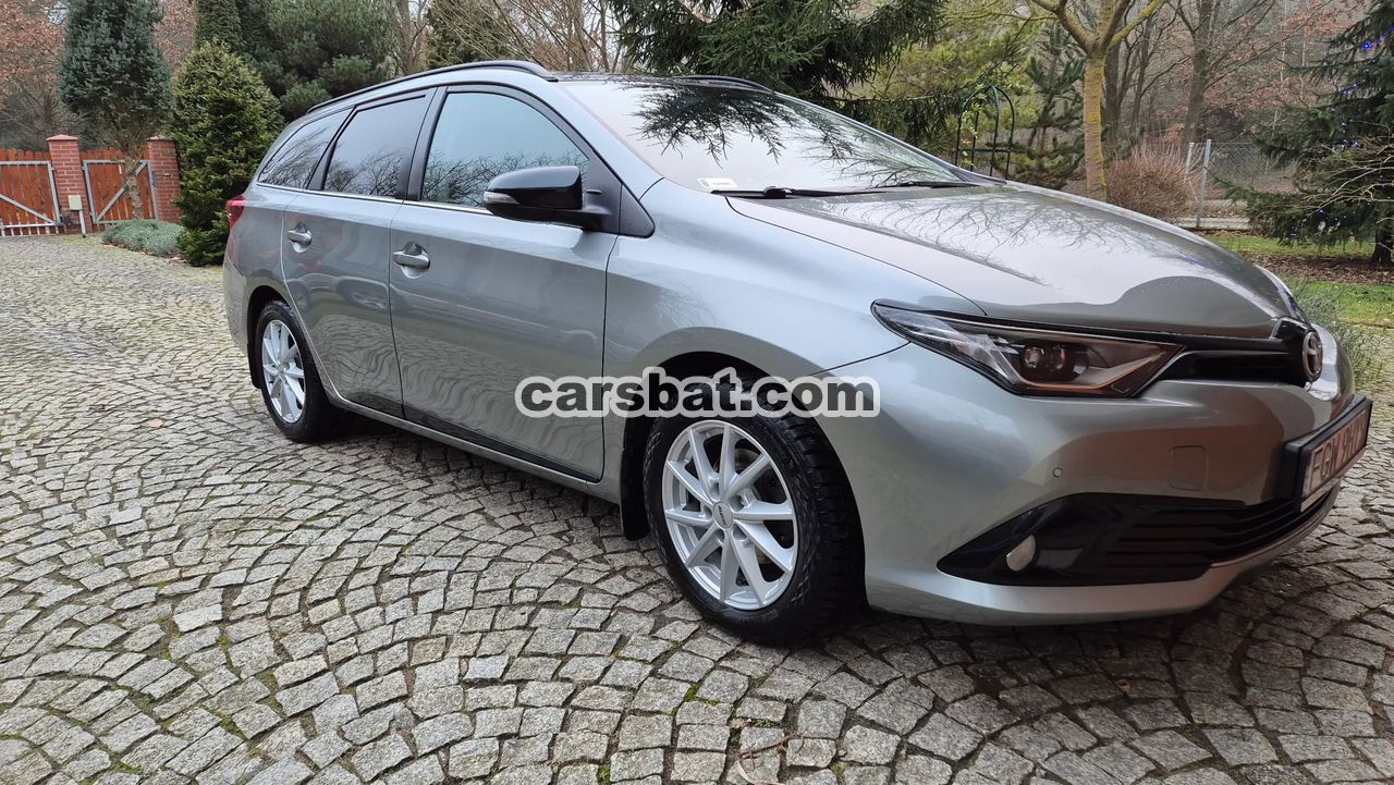 Toyota Auris II 1.6 Selection 2017