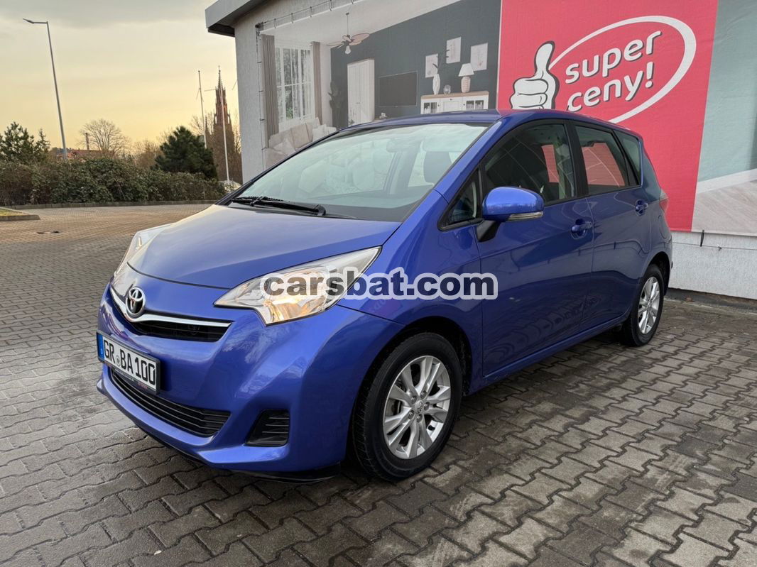 Toyota Verso-S 1.33 Premium 2011