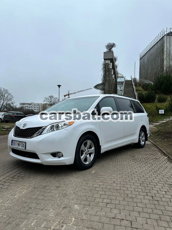 Toyota Sienna 3.5 V6 2015