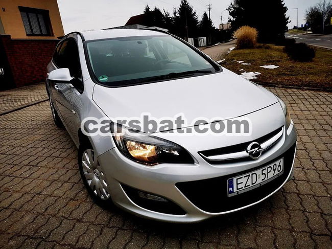 Opel Astra J 1.7 CDTI DPF Color Edition 2013