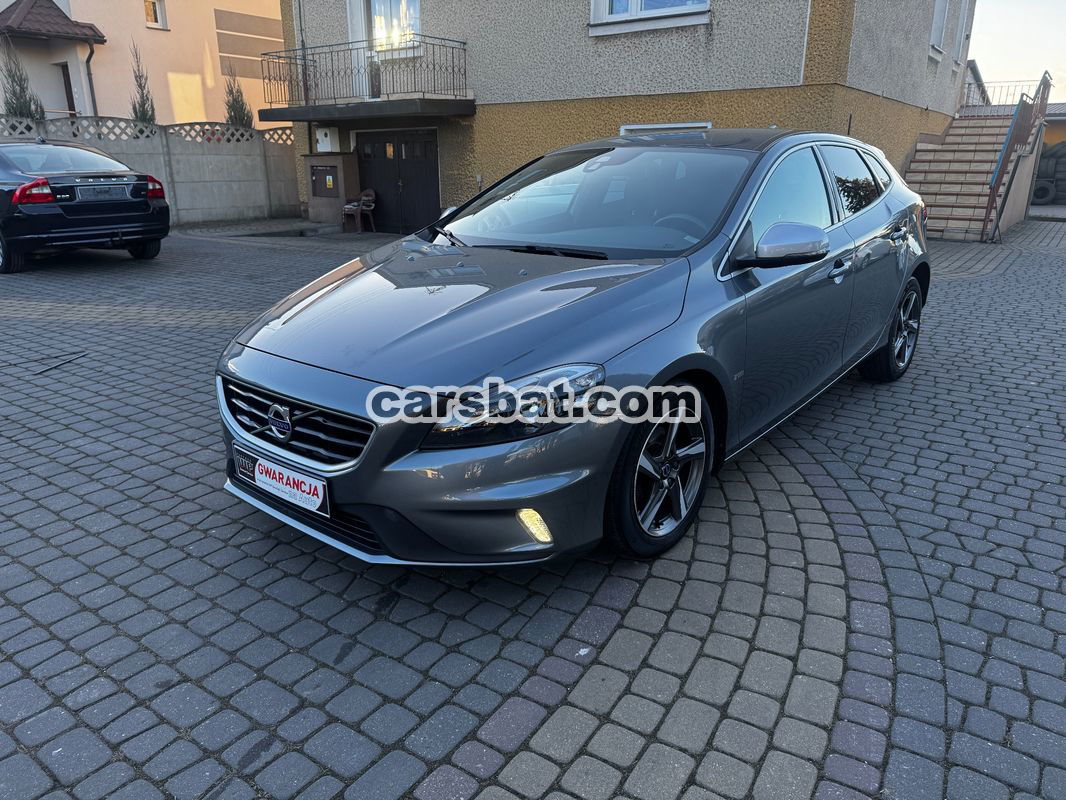 Volvo V40 II D2 Drive-E R-Design Momentum 2015