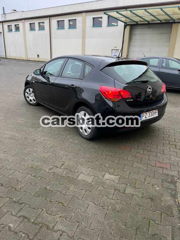 Opel Astra J III 1.6 Enjoy 2010