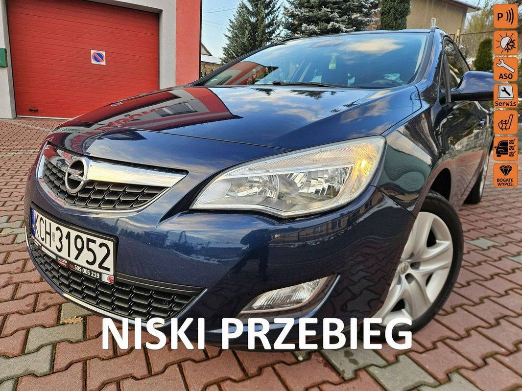 Opel Astra J 2011