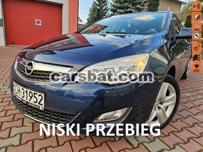 Opel Astra J 2011