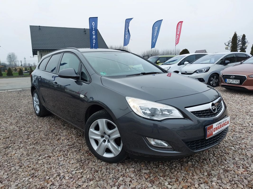 Opel Astra J 2011