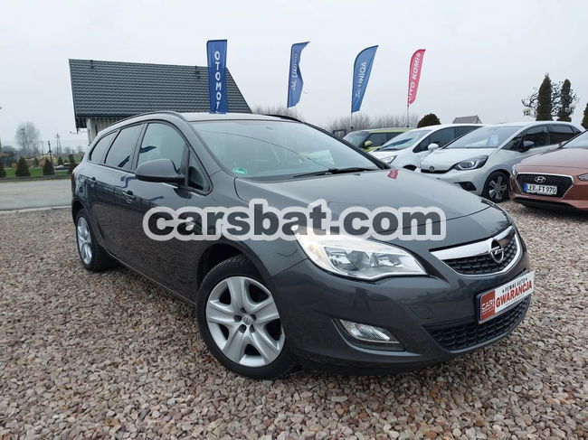 Opel Astra J 2011