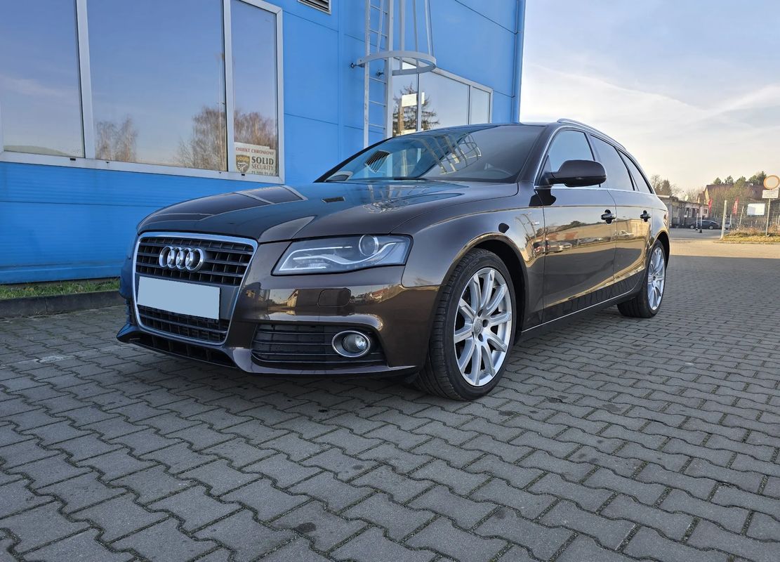 Audi A4 B8 Avant 2.0 TDI DPF S line Sportpaket (plus) 2011