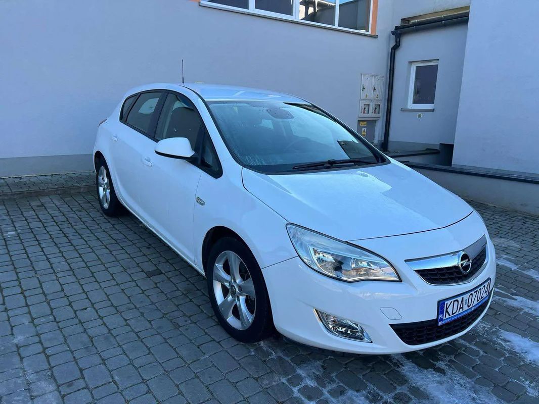 Opel Astra J 2010