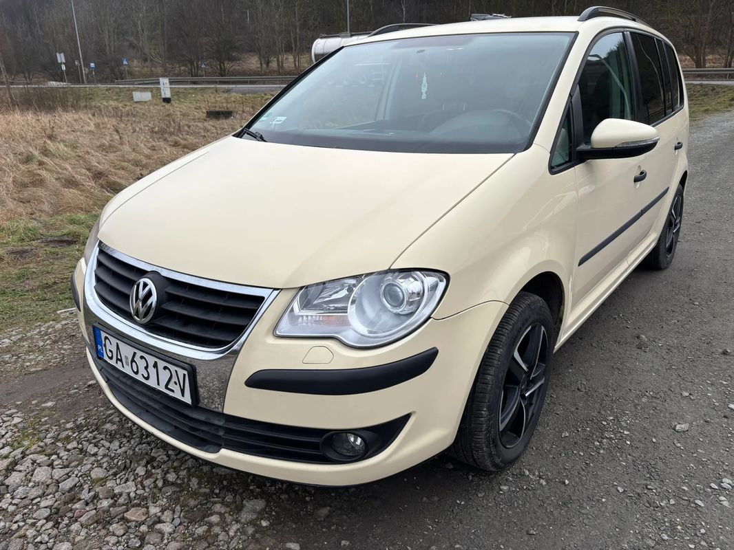 Volkswagen Touran I 1.9 TDI Conceptline DSG 2010