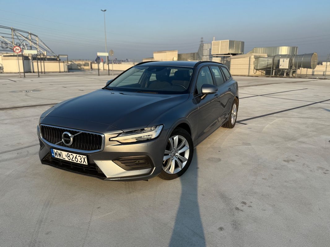 Volvo V60 II B4 D Geartronic Momentum 2021