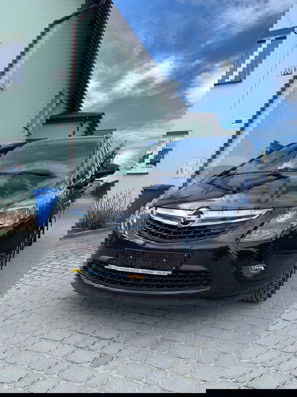 Opel Zafira C 2015