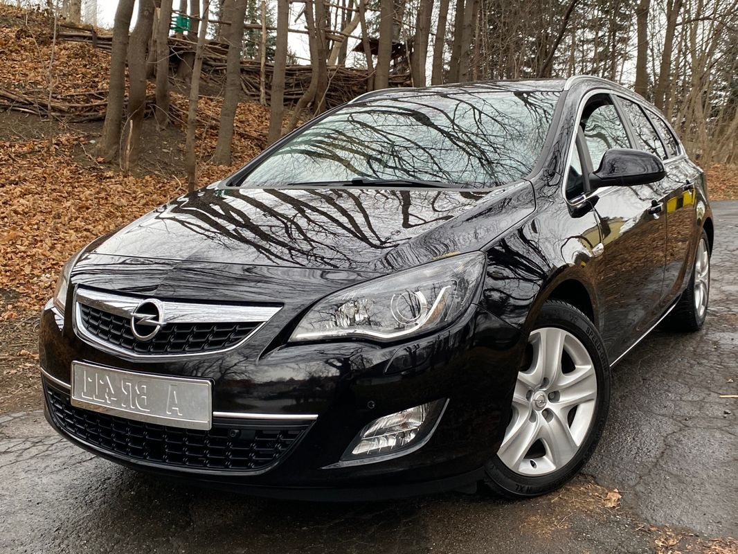 Opel Astra J 2011