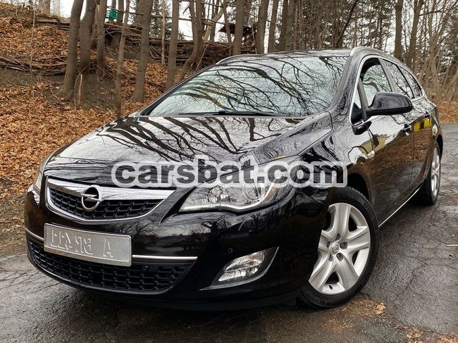 Opel Astra J 2011