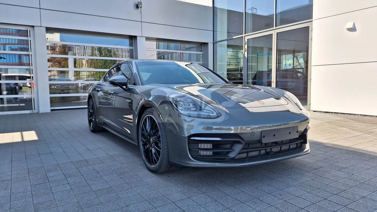 Porsche Panamera 4 E-Hybrid 2023
