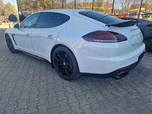 Porsche Panamera GTS 2015