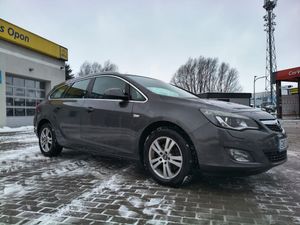 Opel Astra J 2011