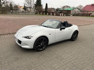 Mazda MX-5 (Miata) 2.0 MZR Roadster Coupe Sports-Line 2015