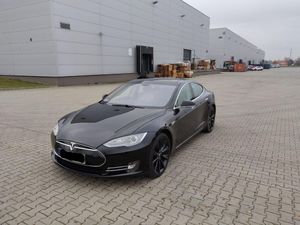 Tesla Model S 85 D 2013
