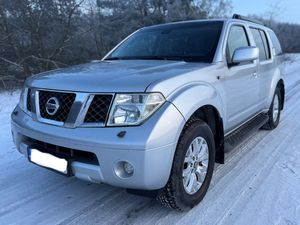 Nissan Pathfinder 2.5 D XE 2005