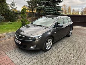 Opel Astra J 2.0 CDTI DPF SportsTourer Edition 2011