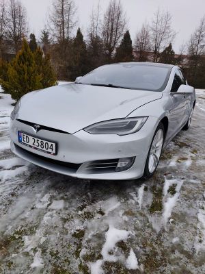 Tesla Model S 2016