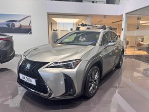 Lexus UX 300h F Sport Design 2025