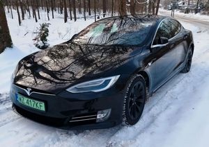 Tesla Model S Standard Reichweite 2018