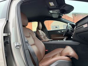 Volvo V60 II B3 B DKG Inscription 2021