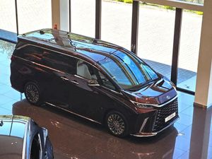 Lexus LM 350h Prestige 2025