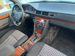 Mercedes-Benz E 1992