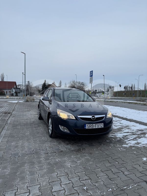 Opel Astra J 1.4 T Edition 150 2012