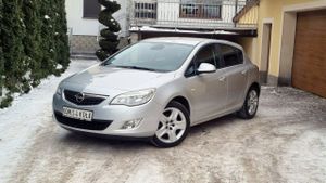 Opel Astra J 2011
