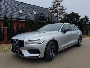 Volvo V60 II B3 B DKG Momentum Pro 2021